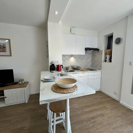Cr200-294 En Roussillon- Centre Apartment